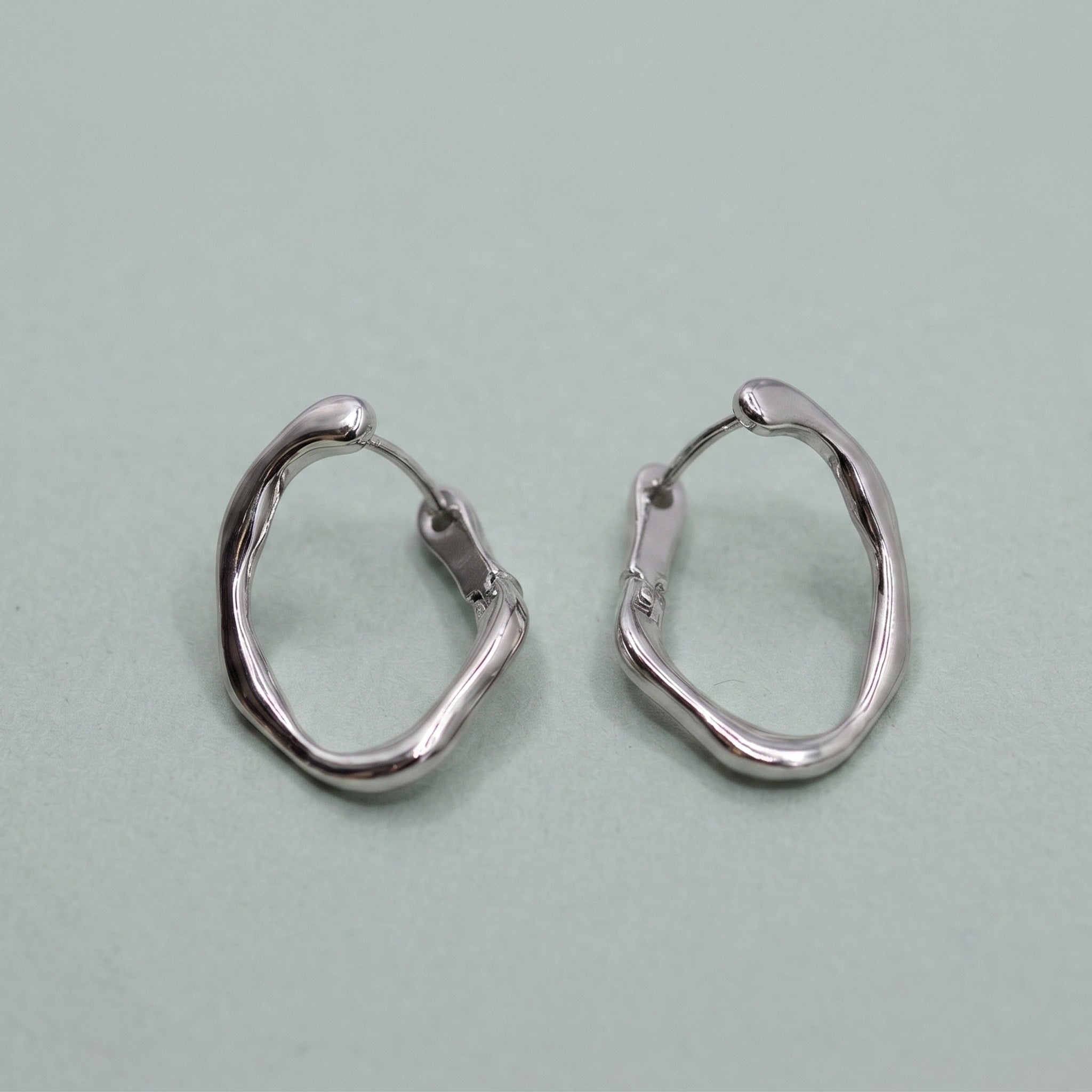 Silhouette Hoop pierced