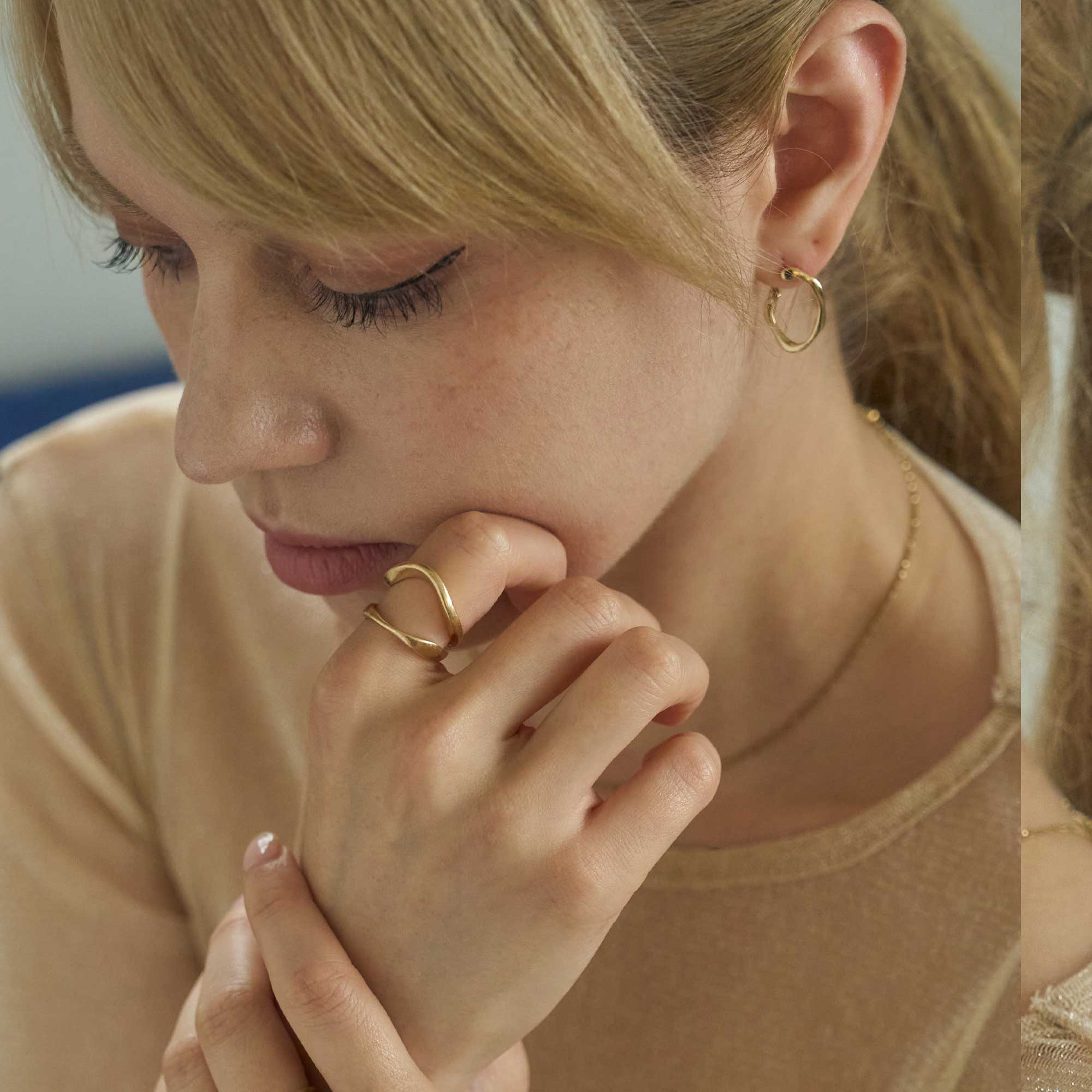 Silhouette Hoop pierced