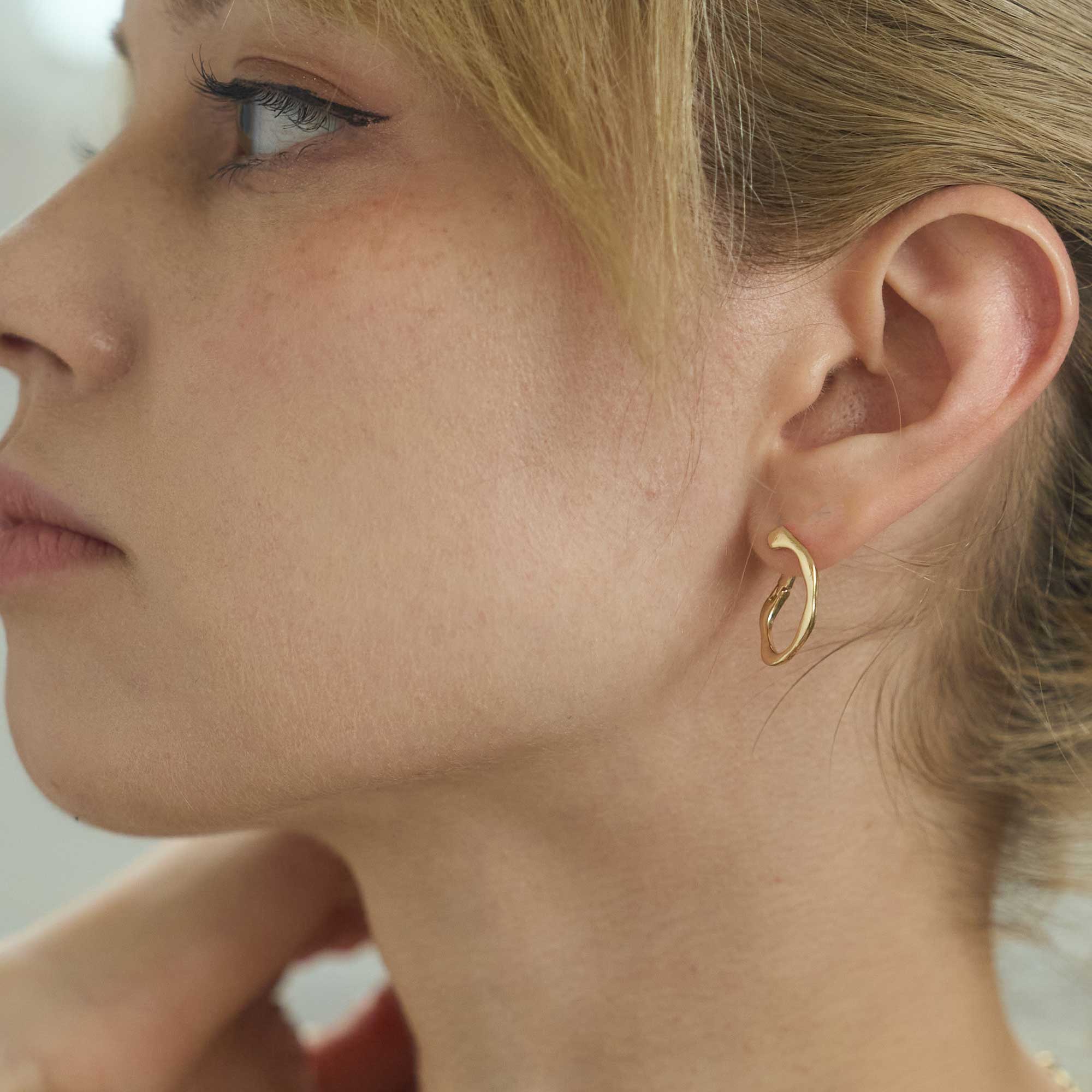 Silhouette Hoop pierced