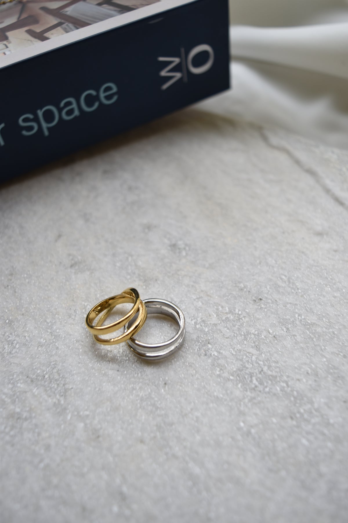 Twist Line Pinky Ring ゴールドとシルバー 重ね付け